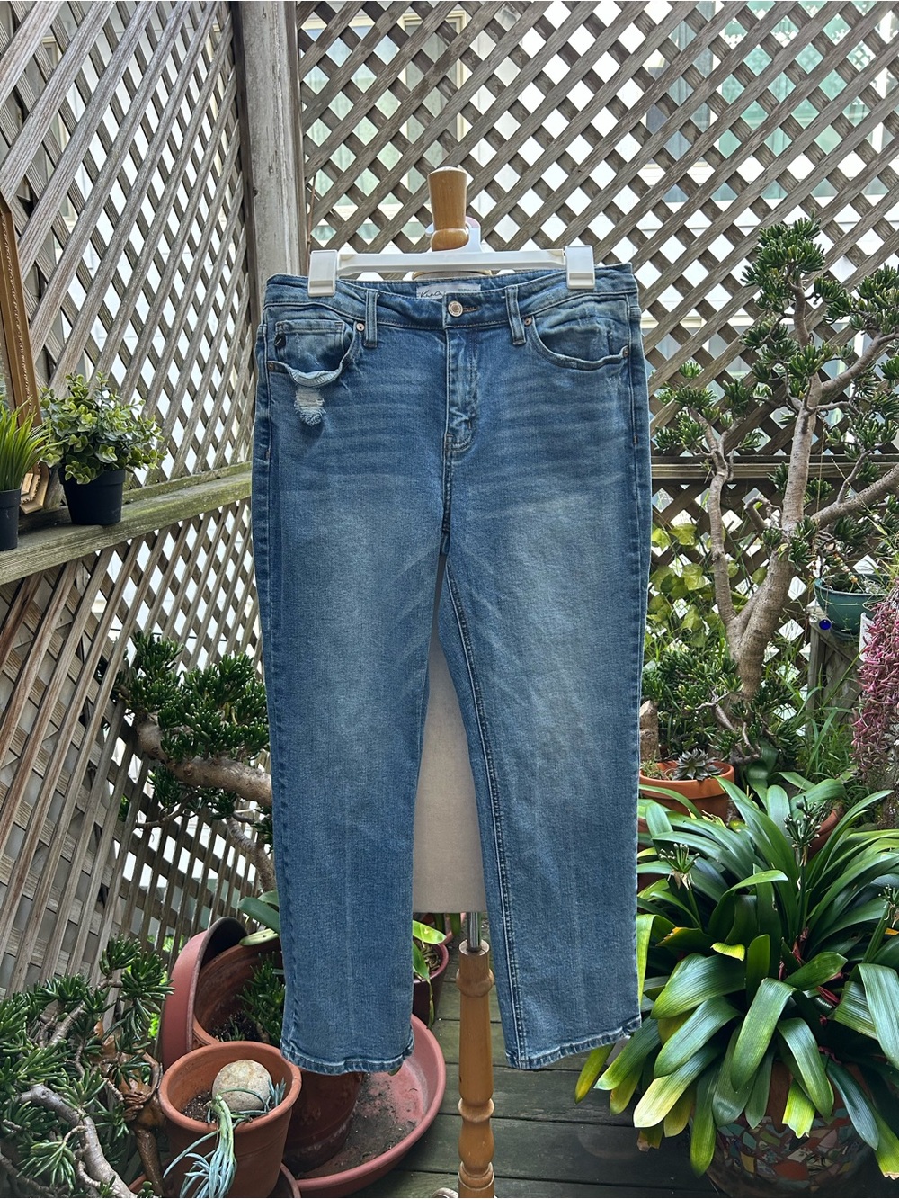 KanCan Women's Mid Blue Straight-Leg Jeans. Distressed. Size 29 Inseam 26